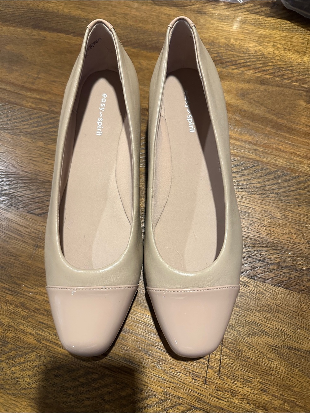 Easy Spirit Women's Two-Tone Beige/ nude flats